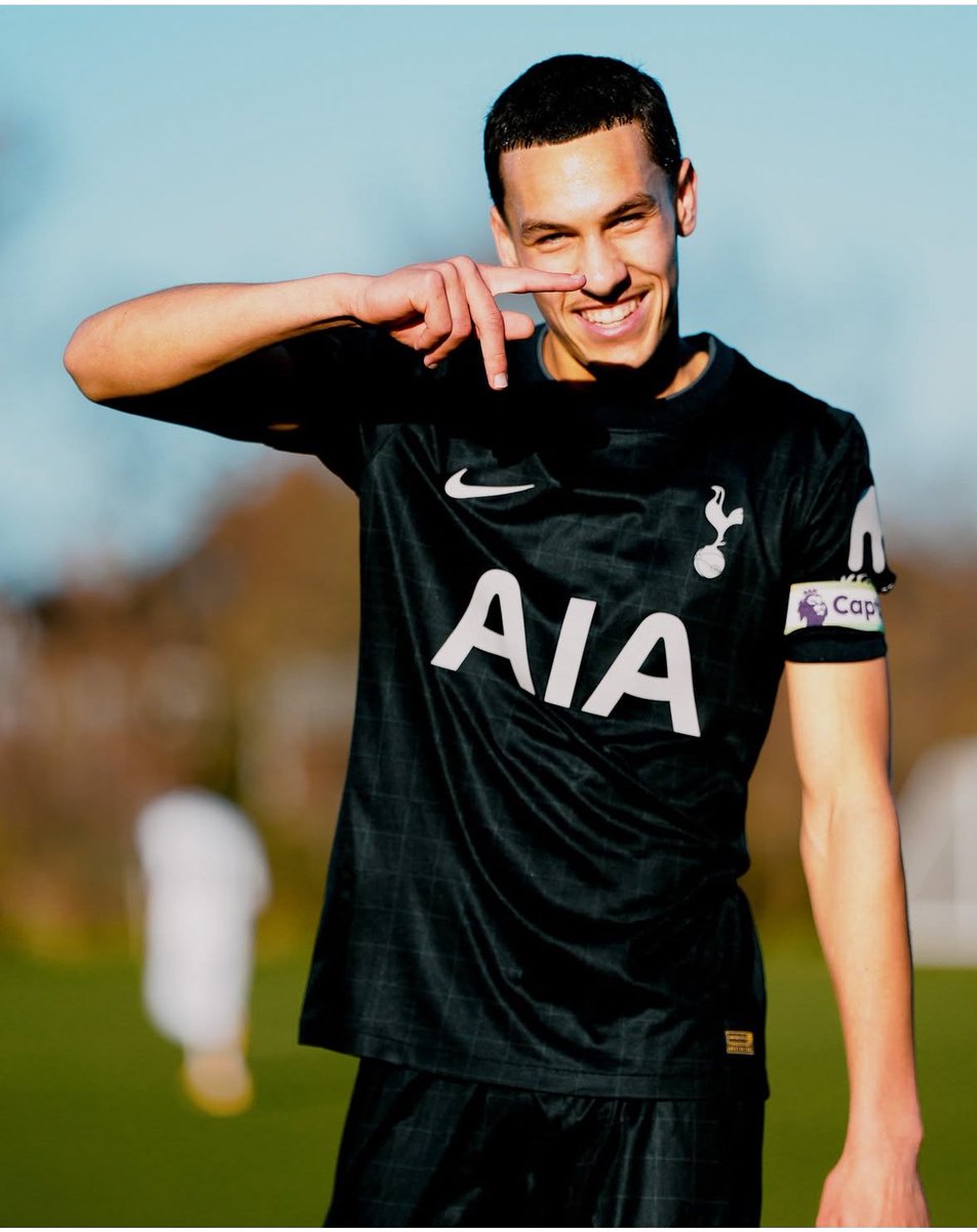 Lilywhite Rose tweet media