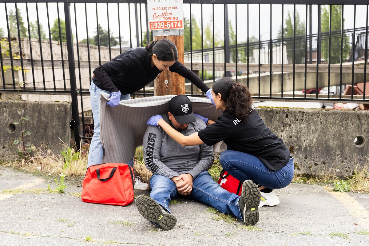 FirstAidWinnipe's tweet photo. Severe bleeding can turn life-threatening in minutes. 🩸 Fast action and proper first aid help control blood loss and protect vital organs. 

Train to respond with confidence: https://t.co/I5V5RG0eMy

#FirstAid #CPR #StopTheBleed #EmergencyPreparedness #SafetyTraining https://t.co/JUCzjnED3a