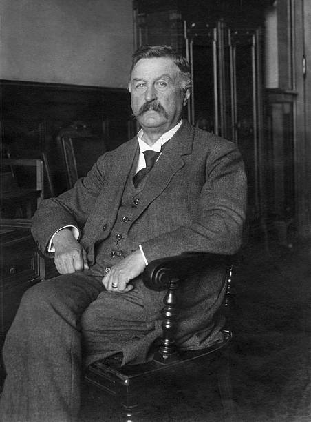 26 mars 1976 : Mort de Kostantin Fehrenbach, ancien chancelier de la république de Weimar.
#CeJourLa