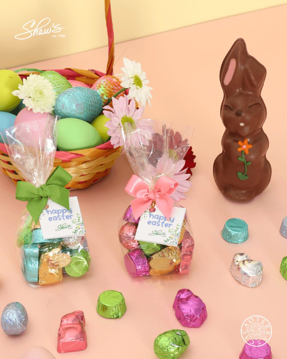 FoodShaws's tweet photo. Nuestros huevos y bolsitas esconden pequeños tesoros: pollitos y conejos de chocolate rellenos de caramelo artesanal. Hechos a mano para regalar un momento de pura magia. 🐣🤎 https://t.co/KdxbakVWe1