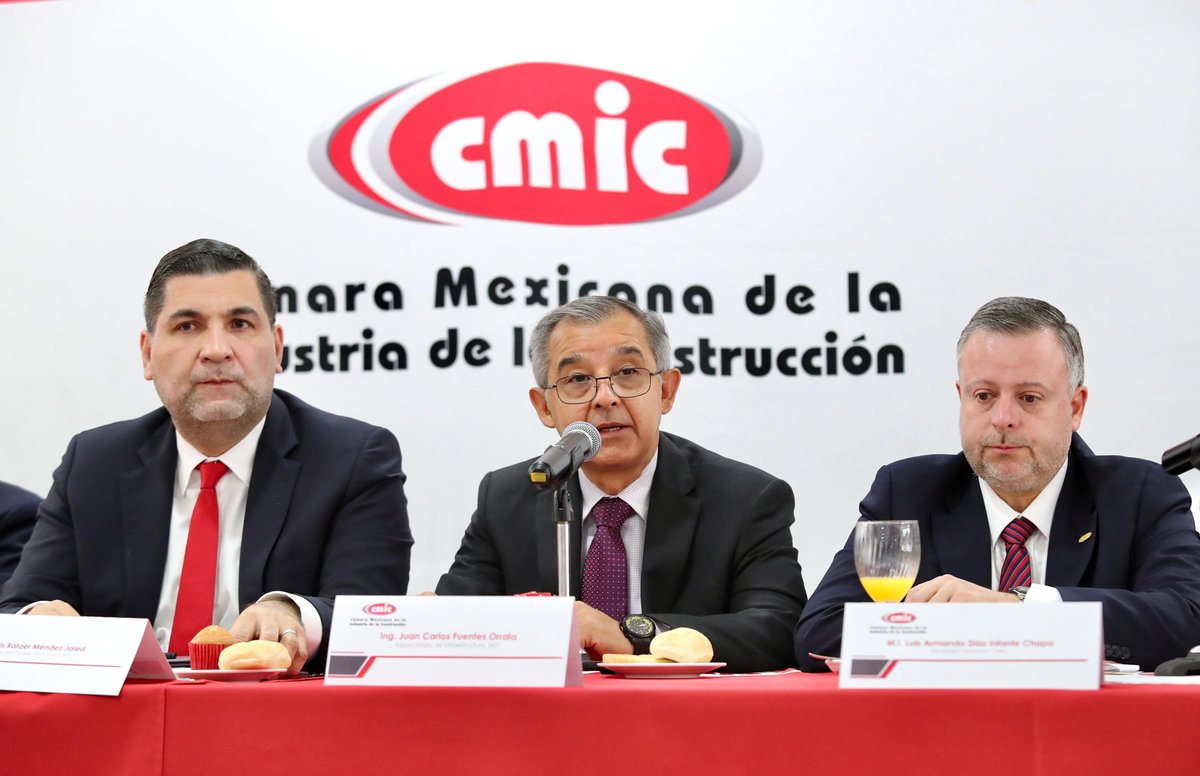 SICTmx's tweet photo. Para fortalecer la coordinación institucional e impulsar soluciones que aseguren la movilidad y el desarrollo en el país, este día el subsecretario de Infraestructura, Juan Carlos Fuentes; el director general de CAPUFE, Carlos Arceo; el director general de Desarrollo Carretero de la SICT, Rafael Cervantes, y el director general de Conservación de Carreteras, David Calderón asistieron a la Tercera Sesión de la Comisión Mixta Nacional SICT-@cmicnacional.