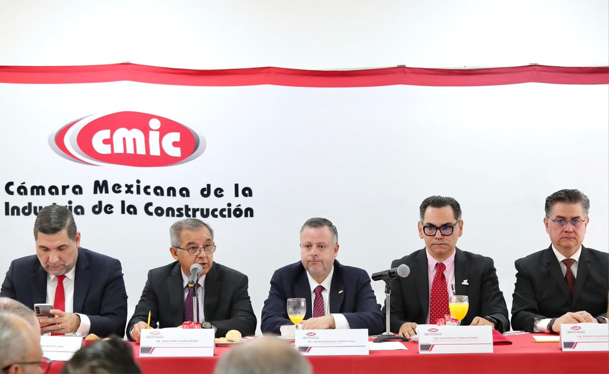 SICTmx's tweet photo. Para fortalecer la coordinación institucional e impulsar soluciones que aseguren la movilidad y el desarrollo en el país, este día el subsecretario de Infraestructura, Juan Carlos Fuentes; el director general de CAPUFE, Carlos Arceo; el director general de Desarrollo Carretero de la SICT, Rafael Cervantes, y el director general de Conservación de Carreteras, David Calderón asistieron a la Tercera Sesión de la Comisión Mixta Nacional SICT-@cmicnacional.