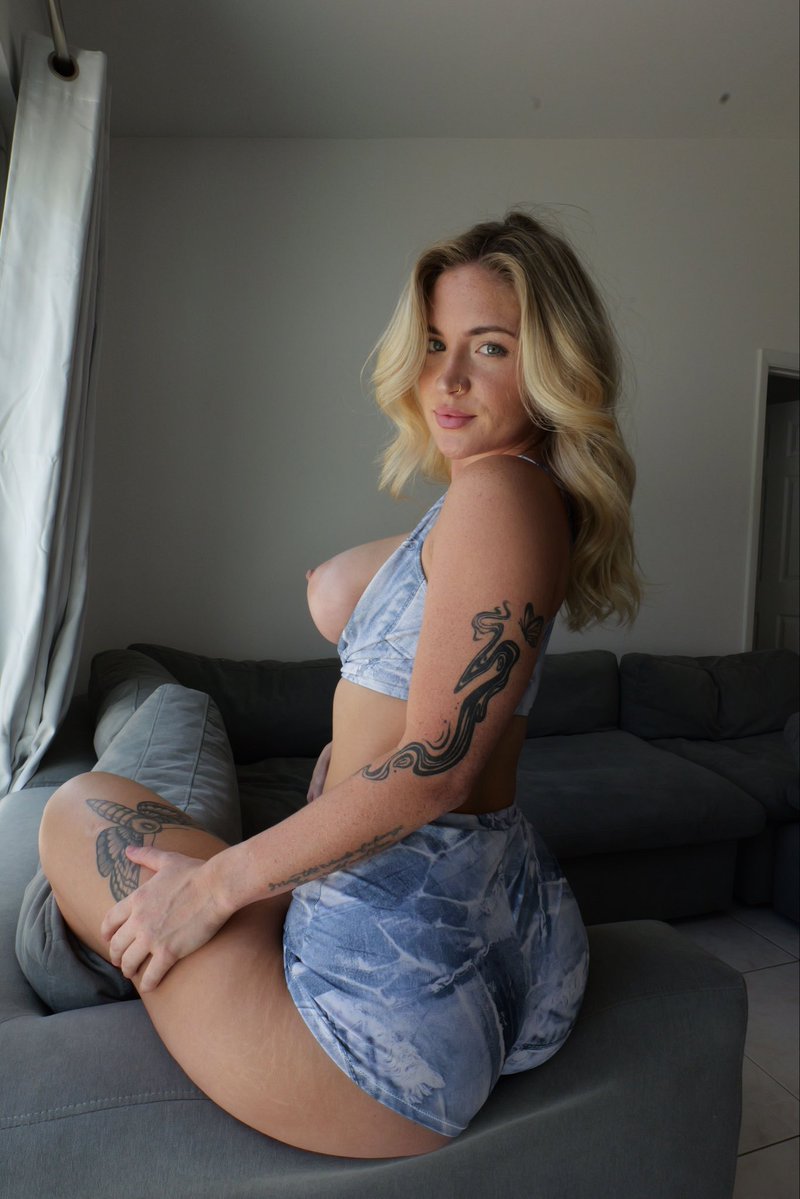 Zoe Neli tweet media