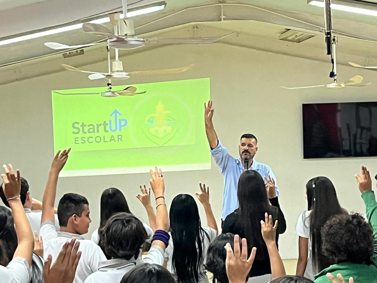 Jgpm12Jose's tweet photo. Gracias a cada #profesionista que abrió su #historia con honestidad, #inspirando a nuestros jóvenes a soñar, cuestionarse y tomar #decisiones con propósito.

Hoy sembramos inquietudes… mañana cosecharemos líderes con sentido humano. 🌱✨

#Vocación  
#EducaciónConPropósito https://t.co/lccPtu9NAO