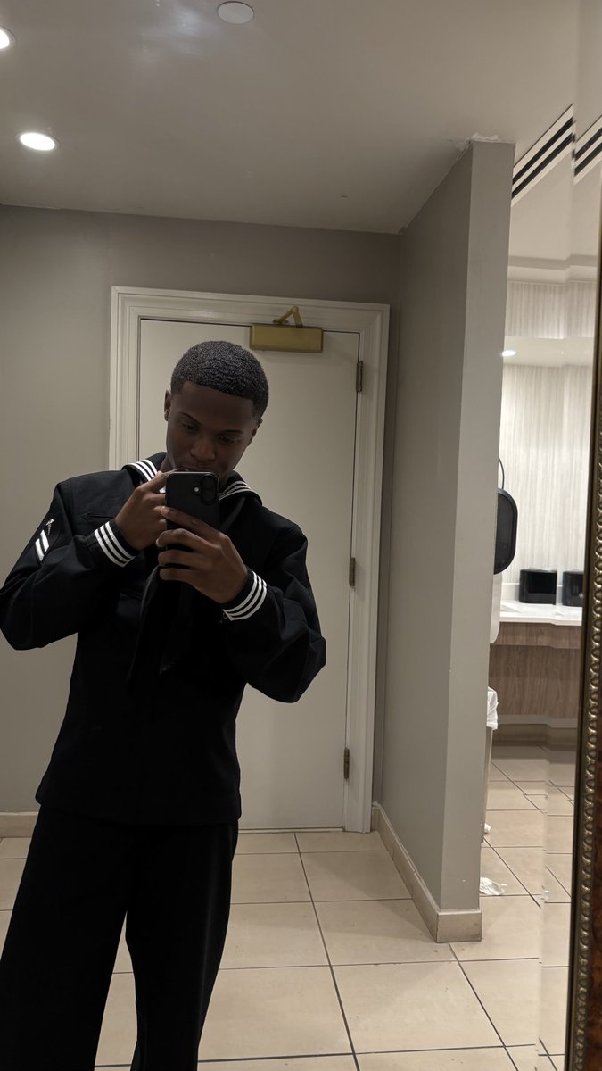 tyesarchive's tweet photo. and he’s a sailor https://t.co/PzIuAPIY2J