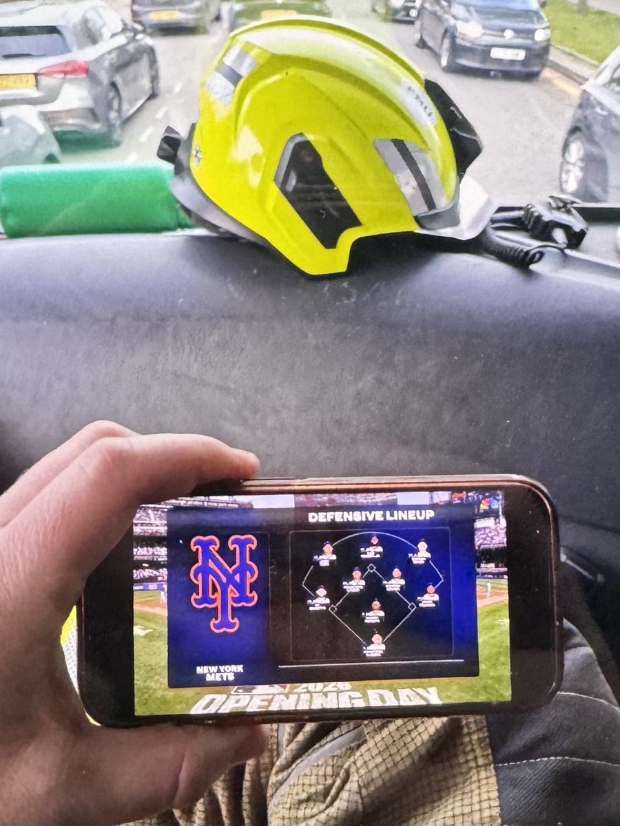 TheCockneyMets's tweet photo. Not letting incidents stop me watching. #LGM STAY SAFE LONDON https://t.co/WtIwiS8M56