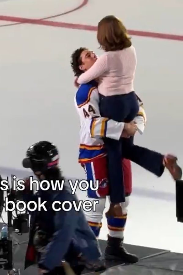 susu 🏒 tweet media