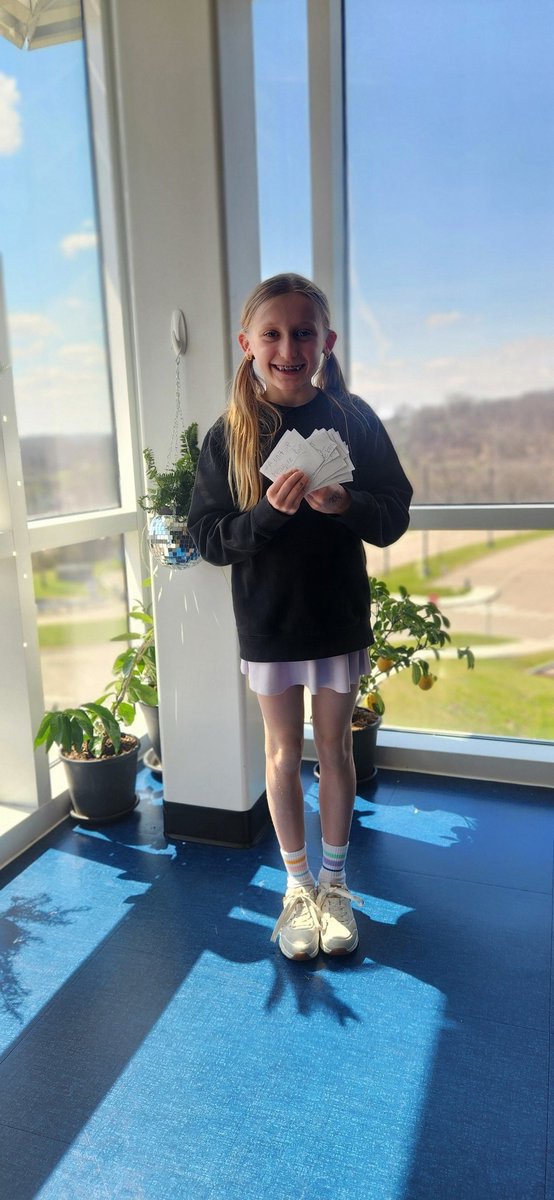 MelindaEmerich's tweet photo. I see you- my 4th grade mathematician making vocabulary cards to help her study for her upcoming quiz. Let's Go! #4thgrademathrocks #4thgrademathstars https://t.co/rPogk3v5KJ