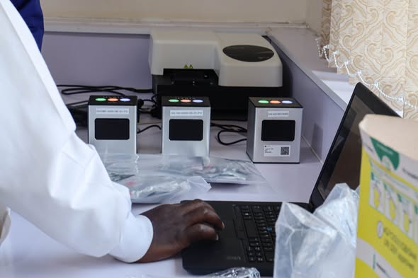 cam_crid's tweet photo. CRID welcomed a delegation from the NMCP, led by its Permanent Secretary Dr. Zeh Meka. The objective was to strategize the deployment of a new innovative malaria surveillance kit, the #bCUBE molecular platform.
@MinsanteCMR
@CamerounPnlp
@university3466
@DrManaouda https://t.co/Opt9vIWJDR