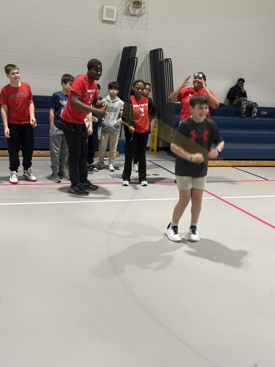 MrPONeill_TOIS's tweet image. TOIS 5th graders having fun and learning all about @OTDoubleDutch team from OTHS @camatotois #SpartanLegacy