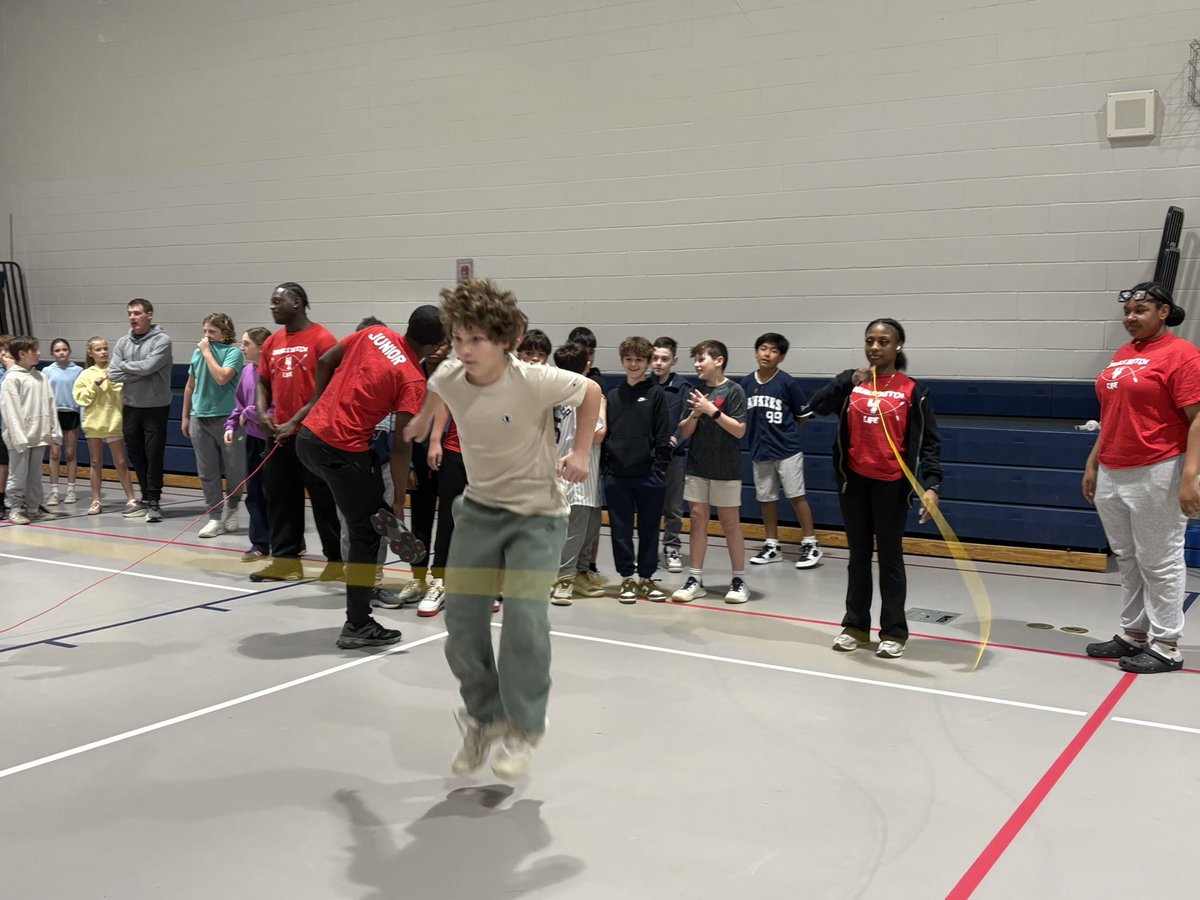 MrPONeill_TOIS's tweet image. TOIS 5th graders having fun and learning all about @OTDoubleDutch team from OTHS @camatotois #SpartanLegacy
