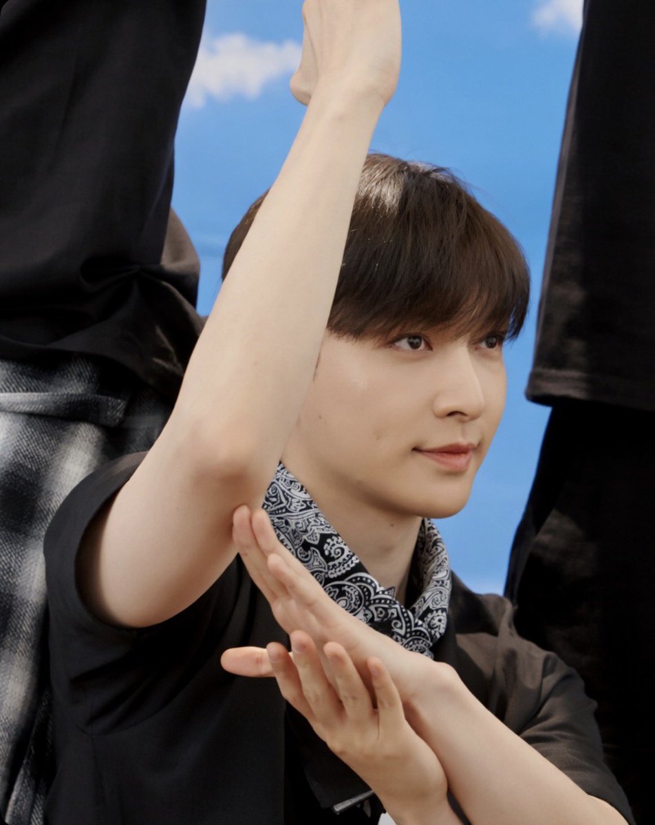 bunny yixing tweet media