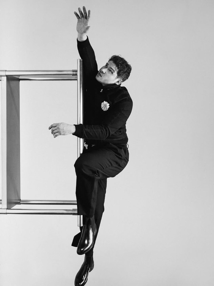 goldenbuckleys's tweet photo. 📲 | Oliver for his cover story with Folie Magazine. https://t.co/i4U6KWpicZ