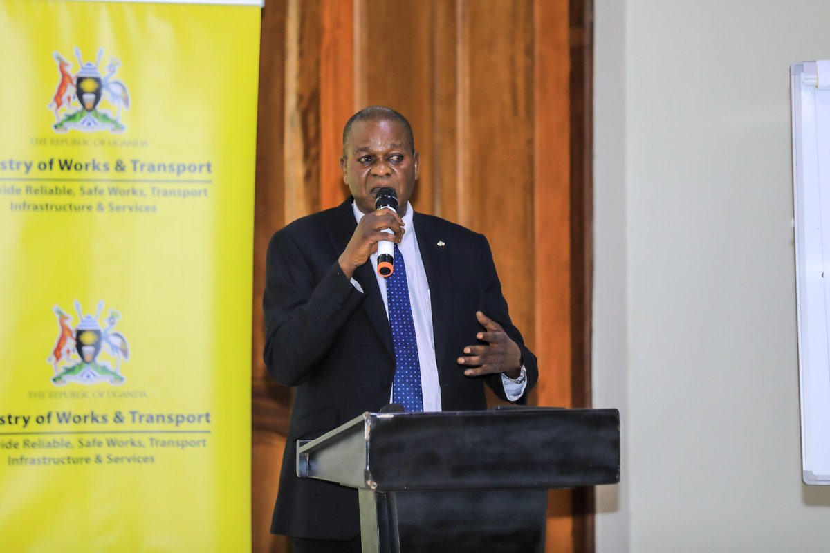 MoWT_Uganda's tweet photo. “These reforms are not just rules—they save lives for drivers, passengers, and pedestrians.” 🚦
Jinja Resident City Commissioner Richard Gulume urged motorists to take today’s FIS & EPS engagement seriously.
#RoadSafetyUg #EPSAuto #ITMS
@itmsug @PoliceUg https://t.co/vYJZhfQD3u
