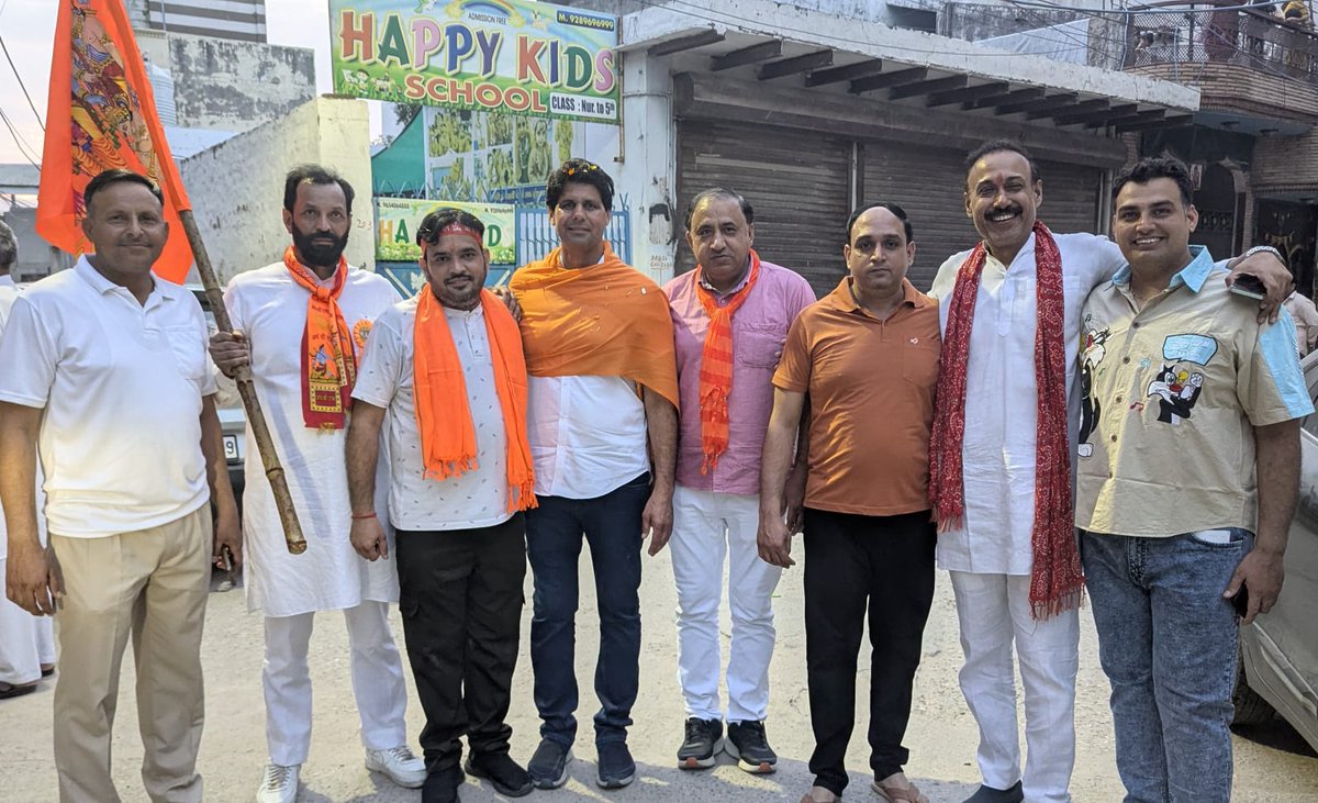 जय श्री राम 
आज #बवाना_विधानसभा में आयोजित #रामनवमी 
#शोभा_यात्रा में सहभागिता कर प्रभु #श्रीराम के #आदर्शों को स्मरण किया #क्षेत्रवासियों के उत्साह और श्रद्धा से पूरा वातावरण भक्तिमय हो गया। 🚩