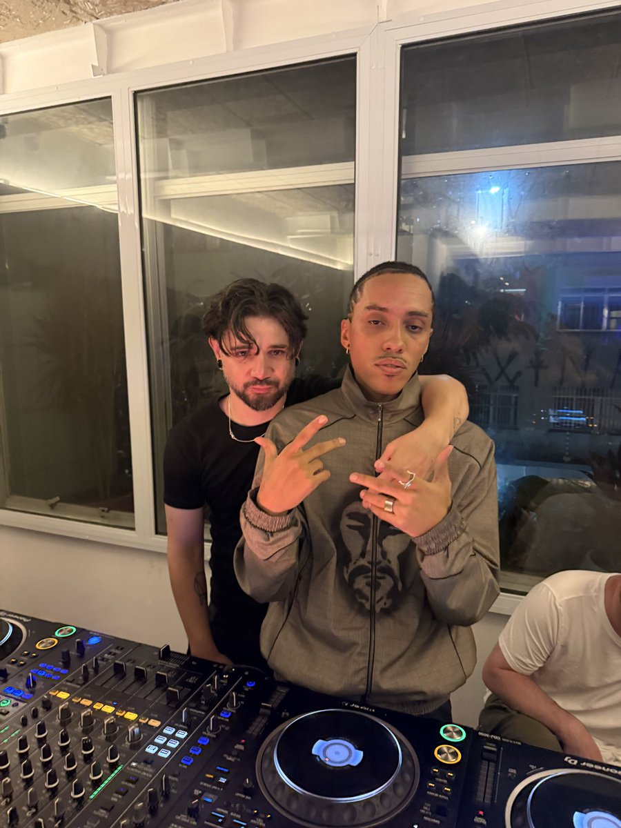 Skrillex tweet media