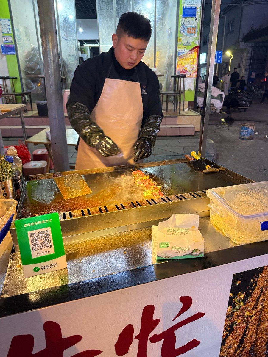 daniela leonr tweet media