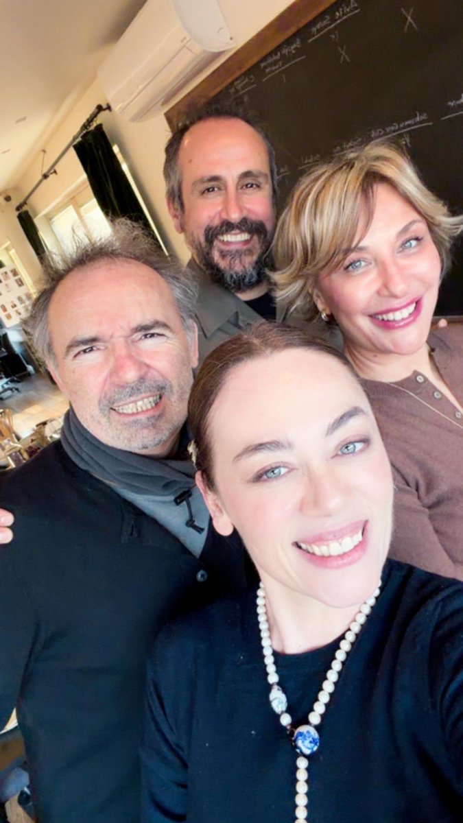 Demet Evgâr tweet media