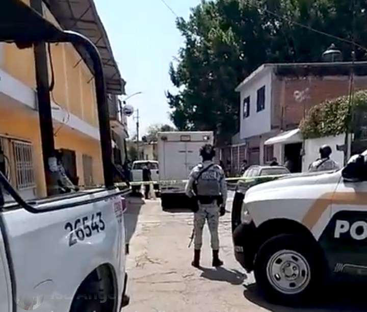 #VIDEO #ULTIMAHORA #FEMINICIDIO Acaban de acribillar a una femenina en lacolonia Los Pinos de #Jiutepec muy cerca del Par Vial y Zócalo. NINGÚN DETENIDO, PERO ESO SÍ, MUCHOS SOLDADOS, GUARDIA NACIONAL, FISCALÍA, POLICÍA MORELOS Y #Jiutepec #Morelos