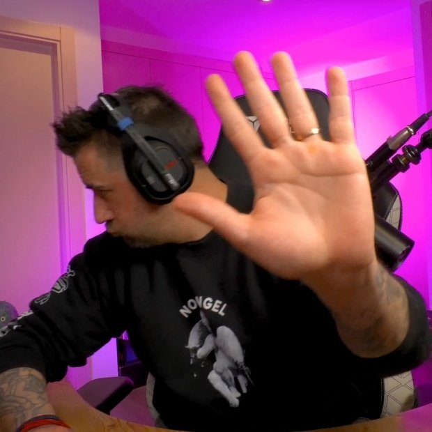 SOY ACASO VISIONARIA?????

JSHAJ hice ese emote hace mucho m dio risa pq de repente hizo la misma pose