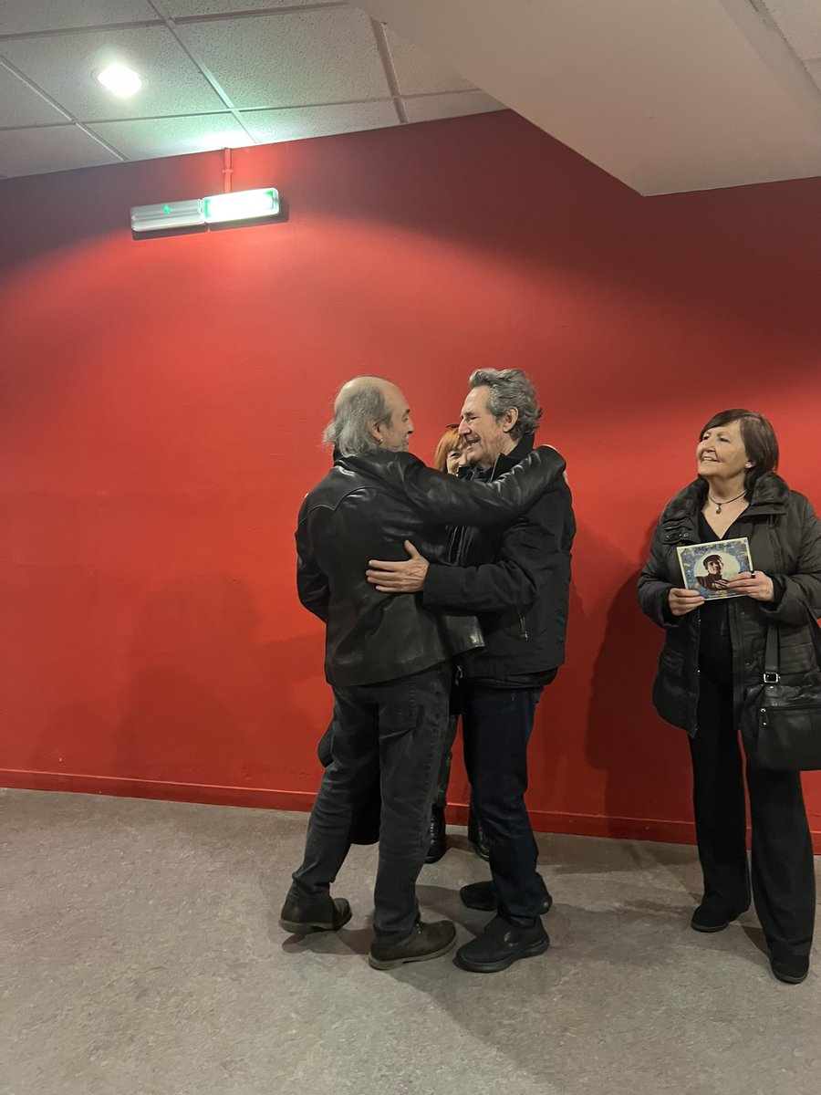 AYER ACTUÓ MIGUEL RÍOS EN ZARAGOZA, QUÉ MARAVILLA! PARA MÍ EN ESPAÑA SIEMPRE HA SIDO Y SERÁ EL MÁS GRANDE

<a href="/mrios/">Miguel Ríos</a>