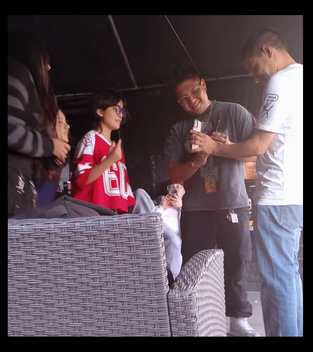 𝔞𝔫𝔱𝔦𝔳𝔢𝔩𝔞 tweet media