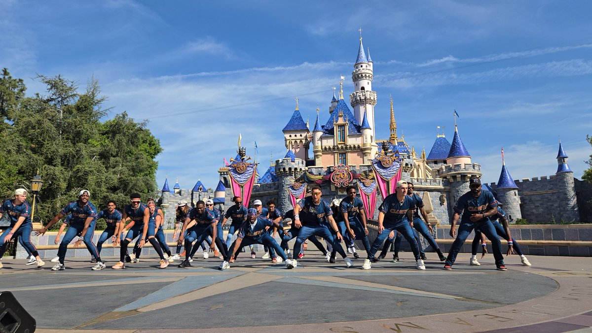 laughingplace's tweet photo. Banana ball fans gathered @Disneyland Sleeping Beauty Castle enjoyed pregame activities including the crowd warm-ups, Young Professor announcements building up the excitement and high energy team arrivals - the Indianapolis Clowns and Savannah Bananas. https://t.co/OiC52KCwBV