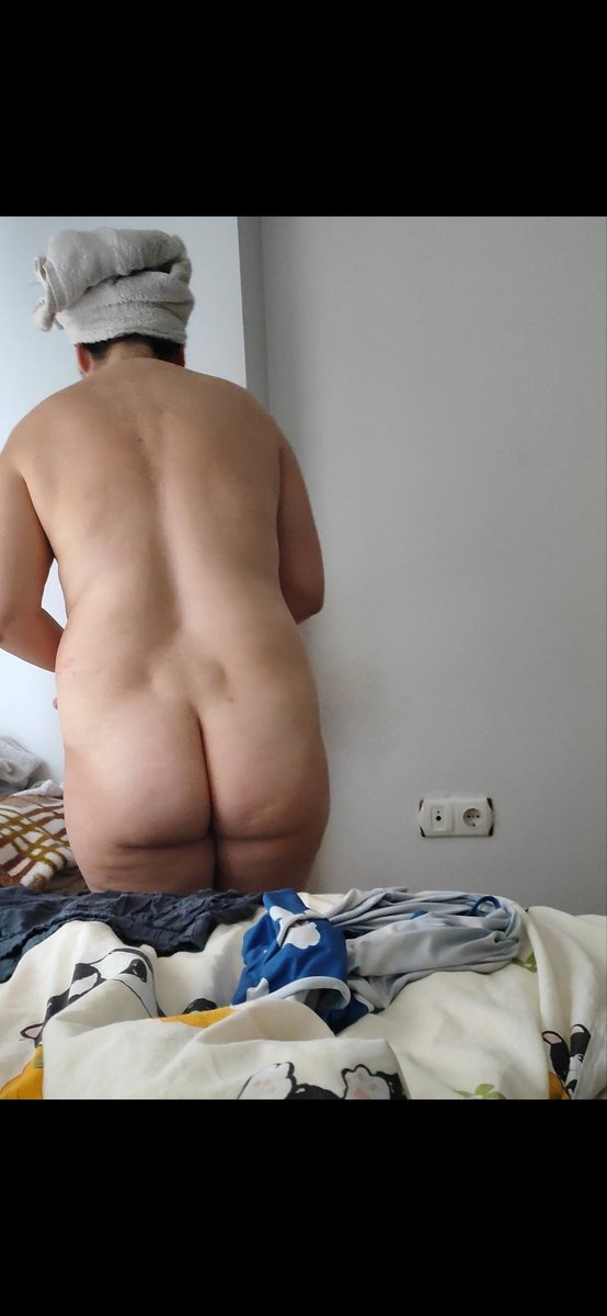 Gavatımın 35 lik kancığı Zehra sultan 🤩🤩 senin odanda senin baş koyduğun yatakta eze eze bağırta bağırta saçlarından çeke çeke tokatlaya tokatlaya sikmek vardı şimdi o karıcığını amk akşam akşam 😉😉