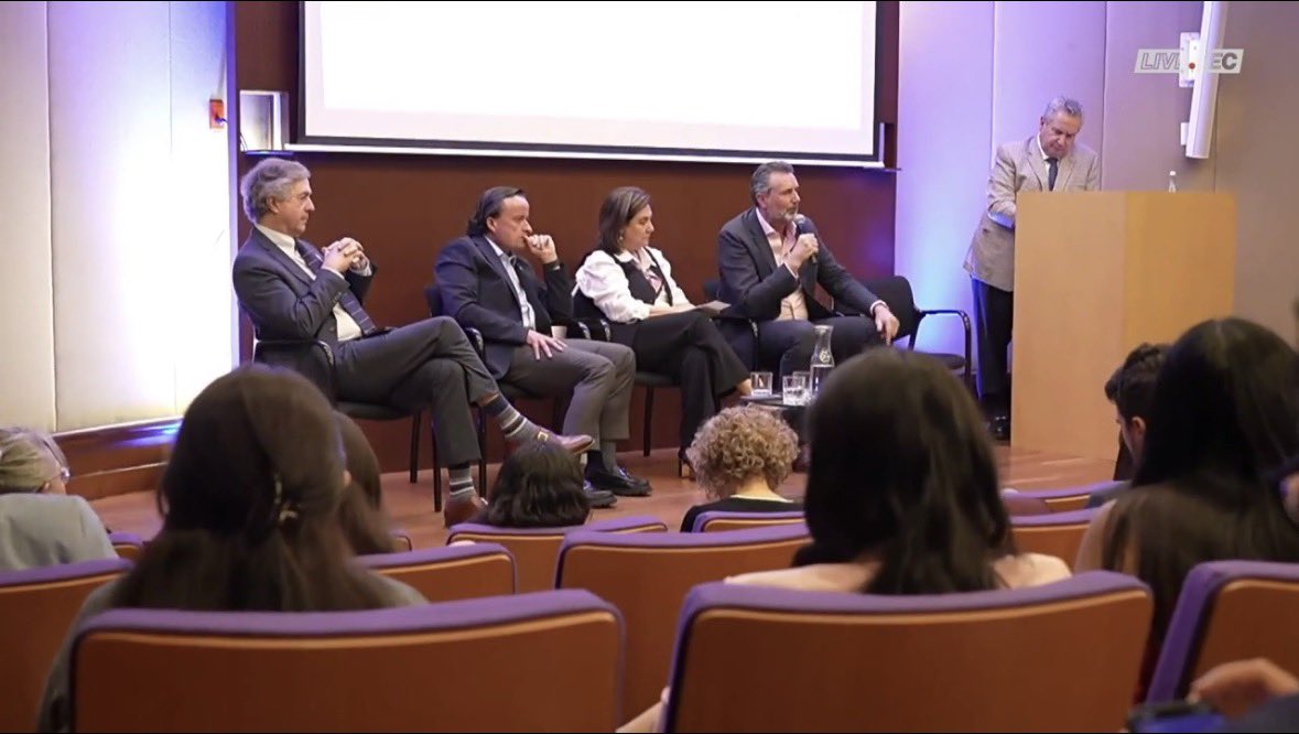 BeataWojna's tweet photo. Sobre el Panorama Geopolítico de México hablamos con grandes invitadas e invitados que nos acompañaron en @CSocialesTec @Tec_CSF para celebrar el 25 aniversario de Relaciones Internacionales compartiendo conocimiento, recomendaciones y risas. Enorme agradecimiento a @CharlesKupchan @MikelArriolaP @eledece @LeonardoCurzio @AztecDuncan @mlparr_ @ro_pena @SLMazzuca @miguelrcabanas @gualulaprofi5 @danielagiza @BenitoMiron @andresparisrl Eréndira Paz, Vania Ramírez-Camacho y Ana Isabel del Real
