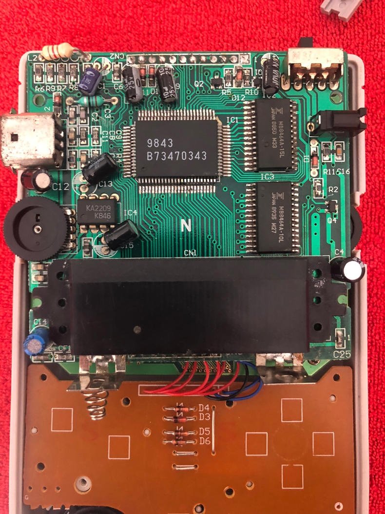 401_db's tweet image. Today's random choice from Unauthorizon!

Brand: unknown 
Name: Nintendo GAME BOY 
*Looks almost identical to the original Gameboy, except the inside.
Model: DMG-01
Region: Taiwan

#Gameboy based handheld, released by unknown supplier.

unauthorizon.org/record/recVMm7…

#retrogame