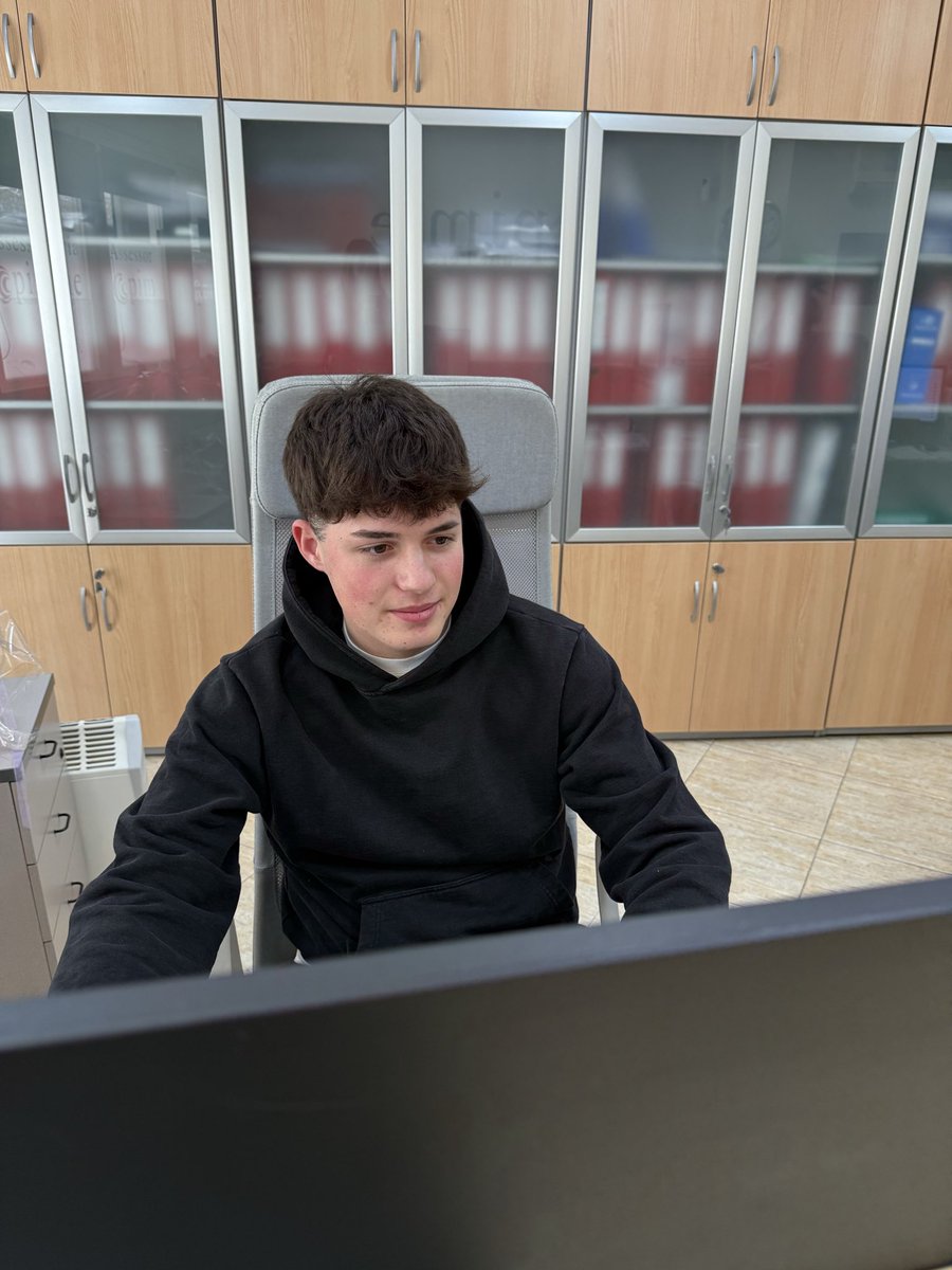 AdmNorfeuRoses tweet media