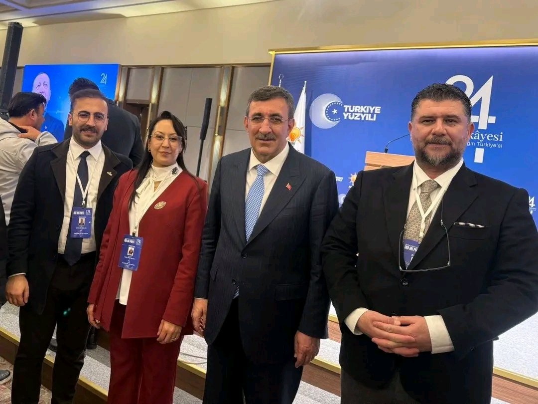 SelmanIk17's tweet photo. Genel Başkanımız ve Cumhurbaşkanımız Recep Tayyip Erdoğan’ın liderliğinde; İl Başkanımız Sn. Melik Emre, Kadın Kolları Başkanımız Sn. Tuğba Şener Boydak ve İl Gençlik Kolları Başkanımız Sn. Seyit Muhammed Şen ile birlikte genişletilmiş il başkanları toplantısına katıldık. https://t.co/jqZEAzb4bH
