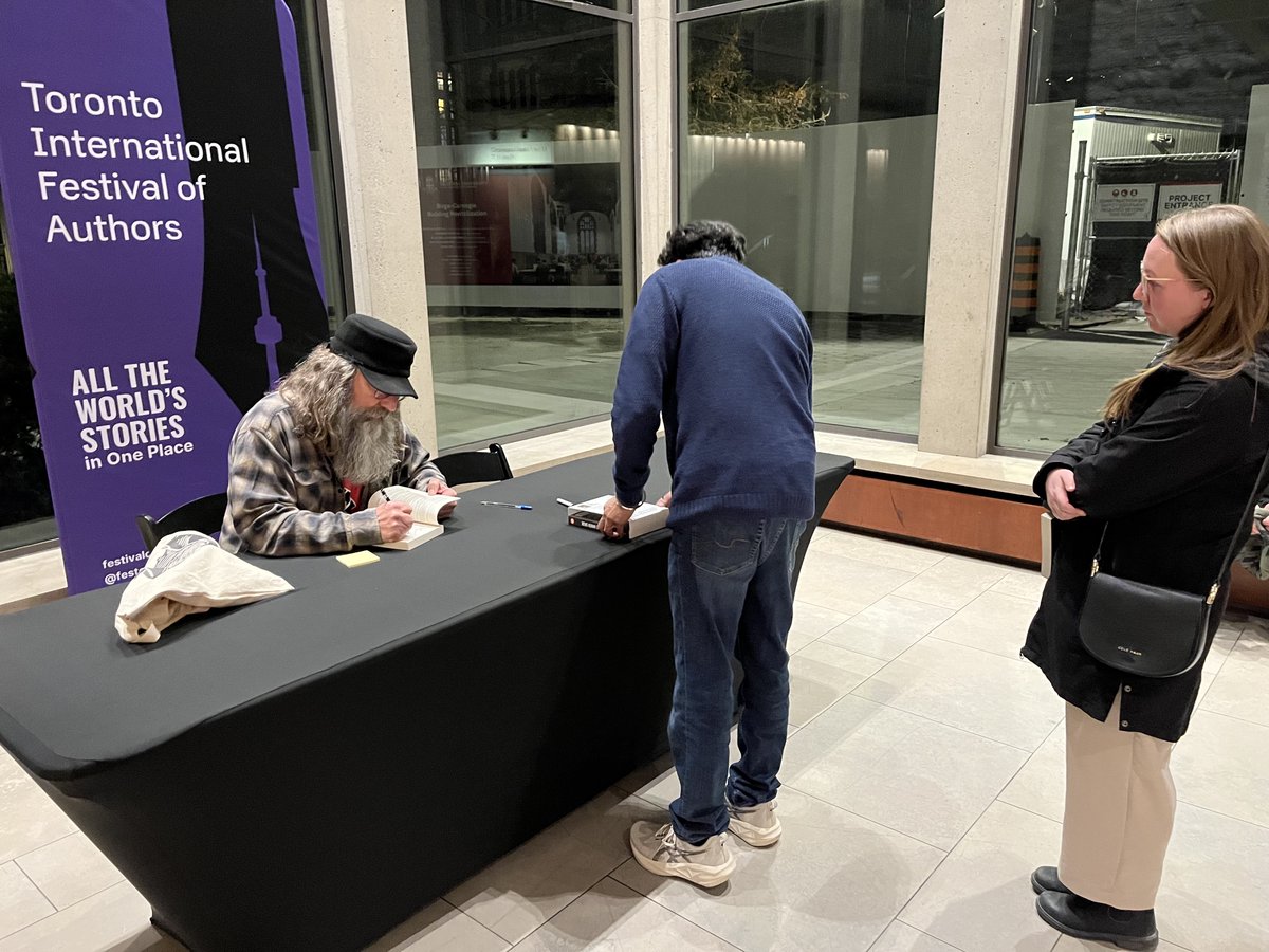 URFacofEd's tweet photo. Congratulations to UofR Faculty of Education’s Drs. Marc Spooner and James McNinch on the release of 𝘒𝘯𝘰𝘸𝘭𝘦𝘥𝘨𝘦 𝘜𝘯𝘥𝘦𝘳 𝘚𝘪𝘦𝘨𝘦: 𝘊𝘩𝘢𝘳𝘵𝘪𝘯𝘨 𝘢 𝘍𝘶𝘵𝘶𝘳𝘦 𝘧𝘰𝘳 𝘜𝘯𝘪𝘷𝘦𝘳𝘴𝘪𝘵𝘪𝘦𝘴, featured at the Toronto International Festival of Authors. https://t.co/tMrDKcO6ky