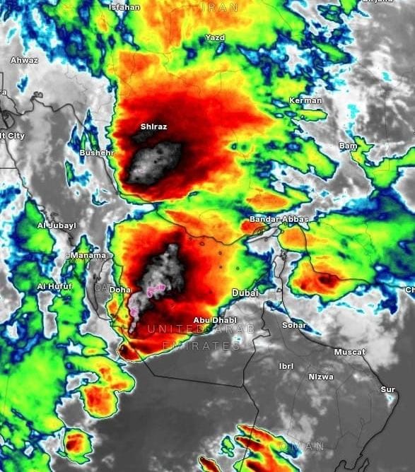 Al_Batinah1's tweet photo. ⛈️ما يحصل الآن فاق المتوقع  جملة وتفصيلا.. ⚠️ساعات الليل المتأخرة وصباح الغد لا يُستهان بها أقبلت الخيرات بأمر ربها الحيطة والحذر #منخفض_المسرات https://t.co/NFirHYSjXO