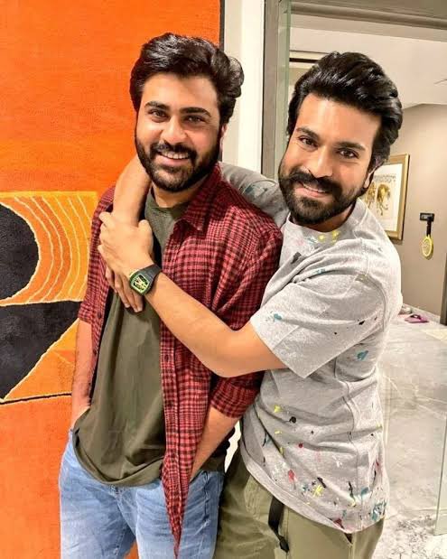 SharwaFanTrends's tweet photo. Wishing @AlwaysRamCharan Jaan ❤️🤗 a joyful birthday! 

Team Peddi send respect and love—may Peddi mark a high point this year. Keep leading from the heart; we’re grateful for the bond and the films.✨🙌From @ImSharwanand &amp; his fans..❤️

#HBDRamCharan  #RamCharan #Peddi #Biker https://t.co/jRs2bcA8ax
