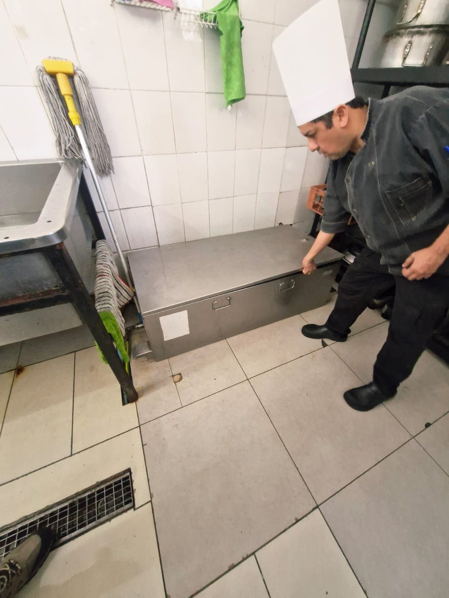 SISS_CHILE's tweet photo. 🔎#Antofagasta. Equipo #SiSS fiscaliza norma de emisión DS MOP 609/98 a Hotel Antofagasta, en el marco del programa anual de fiscalización a establecimientos industriales que descargan efluentes a redes de alcantarillado público 🕳️
#SISS #Fiscalización #RILES #ServiciosSanitarios #DS90