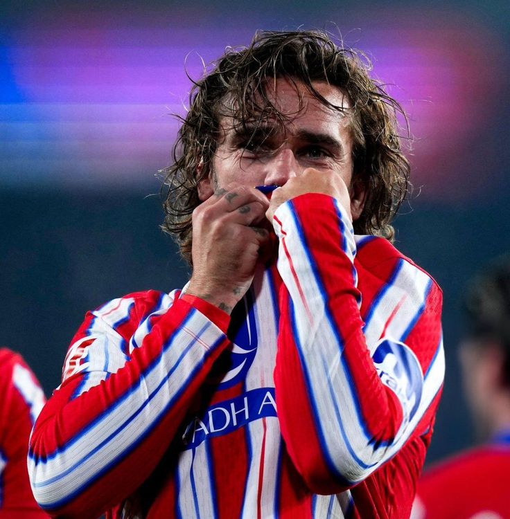 Citez votre joueur préféré hormis Cristiano et Messi. 

Je commence : Antoine Griezmann