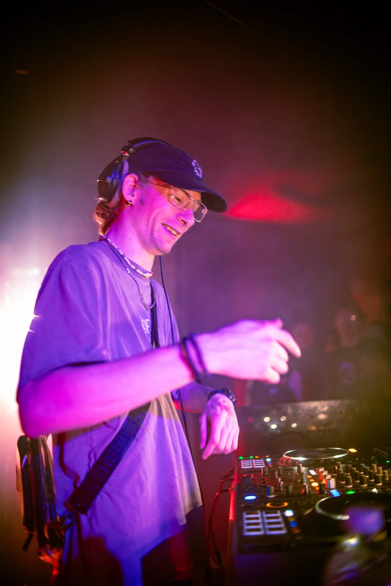 𝑮𝑳𝑨𝑺𝑺 𝑷𝑬𝑹𝑺𝑶𝑵𝑨 tweet media