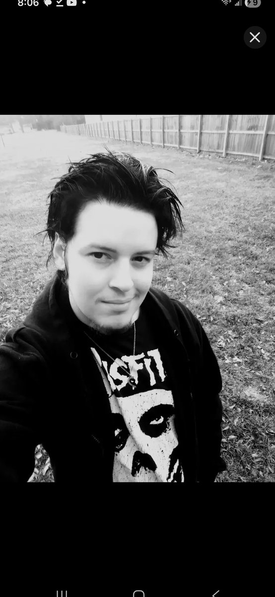 lonely61797's tweet photo. @kaileysolesx I'm 25 https://t.co/Y12NpZgVnP