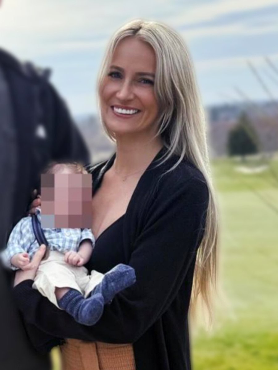 BoozeyBeauty tweet media