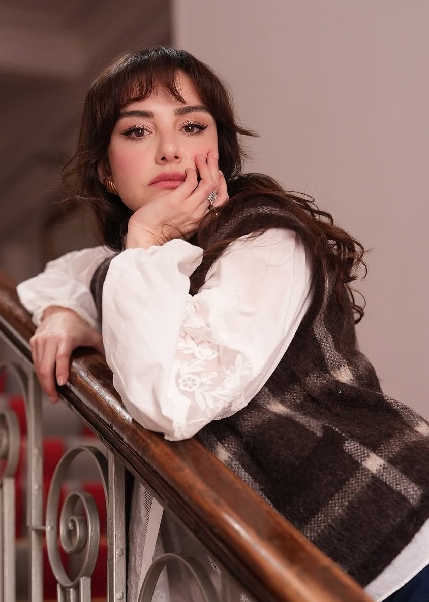 Sei così bella ❤️ 
nessuna come te #ÖzgeGürel ... 🫠
il mio portafortuna 🐞