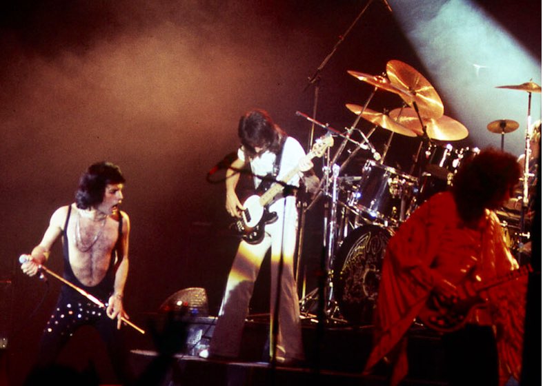 Have A Pleasant Freddie Friday, Everyone🍀🌸🎸

#FreddieMercury
#Queen 

credit to dun cury