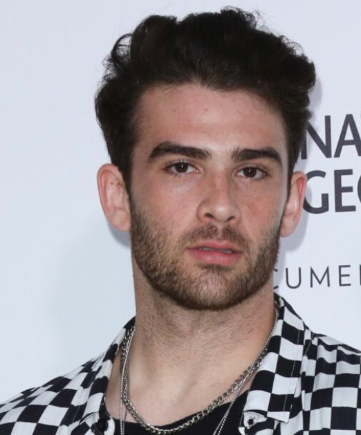 Politics & Poll Tracker 📡 tweet media