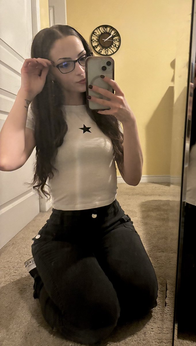 ivy 🌹 tweet media