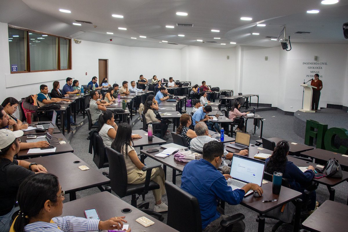 FictESPOL's tweet photo. 🔬📚 La FICT y el @CipatEspol, inició el taller “Método Científico” como parte de la Jornada de Capacitaciones 2026.

👩‍🏫 La formación fortalece pensamiento crítico, redacción científica y formulación de proyectos, impulsando la investigación aplicada y la generación de artículos. https://t.co/QPpv2pSVuj