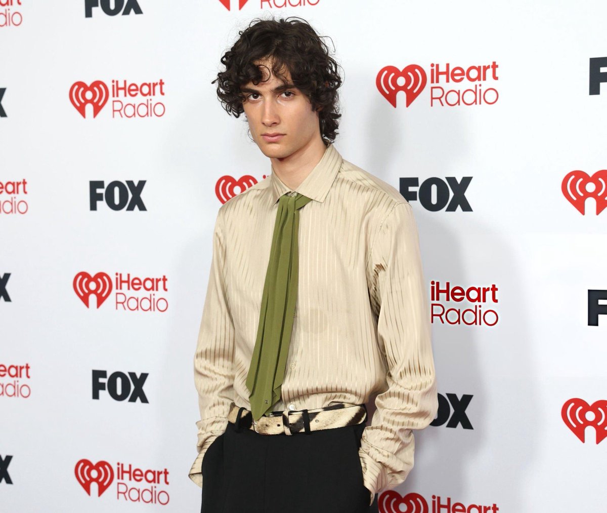 sombraccess's tweet photo. Our now three-time iHeart Award winner 🙂‍↕️ sombr has officially arrived on the red carpet ❤️‍🔥 #iHeartAwards https://t.co/Wwghdjro3x