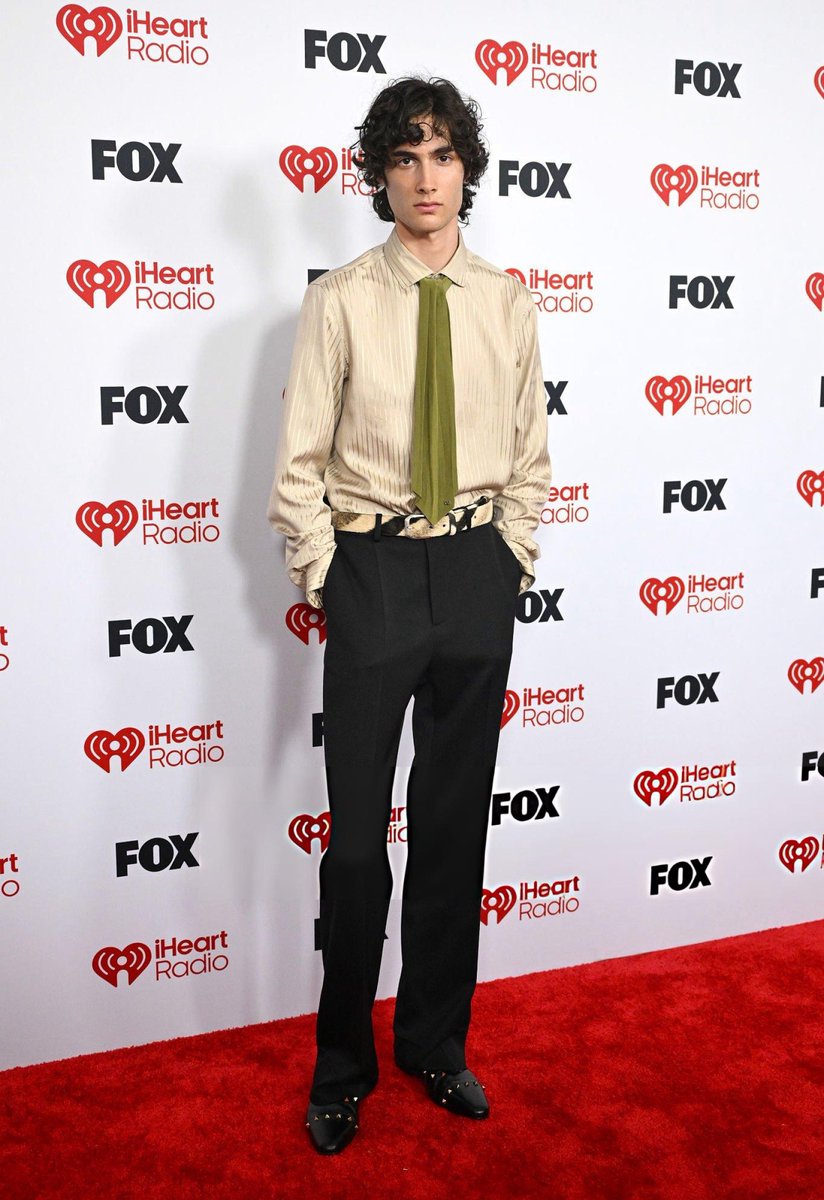 sombraccess's tweet photo. Our now three-time iHeart Award winner 🙂‍↕️ sombr has officially arrived on the red carpet ❤️‍🔥 #iHeartAwards https://t.co/Wwghdjro3x