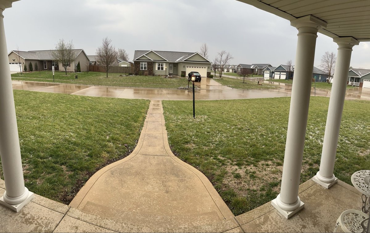 areynolds_33's tweet photo. Hail at 6:18pm at Zehr/Ashlyn in Fisher, IL. Started with a few bigger stones (~quarter probably) then had 1-2 minutes of a ton of small hail (pea-nickel) that accumulated a little in the grass and on roofs. @NWSLincolnIL https://t.co/9R2RWsSRX7