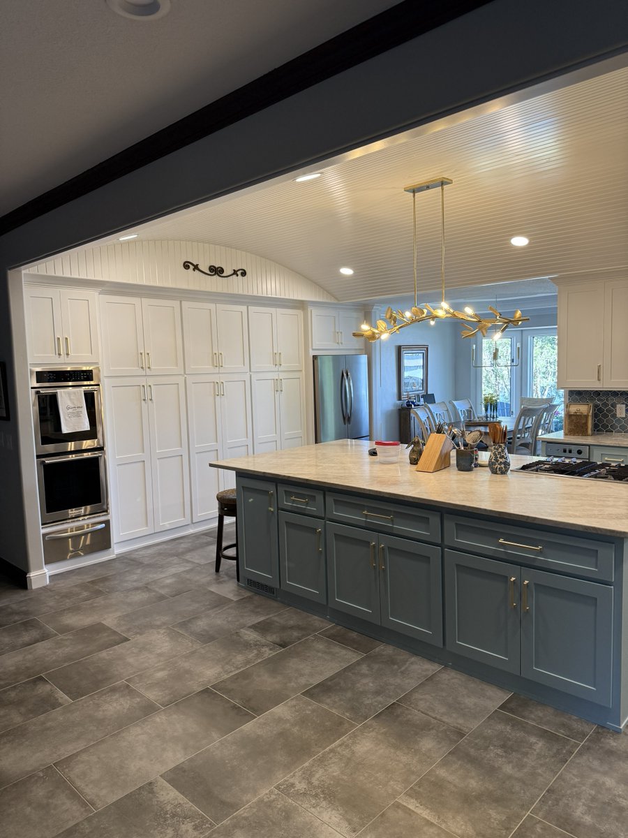 KimJContractor's tweet photo. Total kitchen transformation! 💪 Updated cabinetry, fresh finishes, and improved lighting create a brand new space. 

Let’s get started on yours! 📞 806-358-7954 🔗 https://t.co/nn6IfeJXY0

#KitchenUpgrade #RemodelLife #CustomHomes #AmarilloTX https://t.co/Ue9vi5Vpon