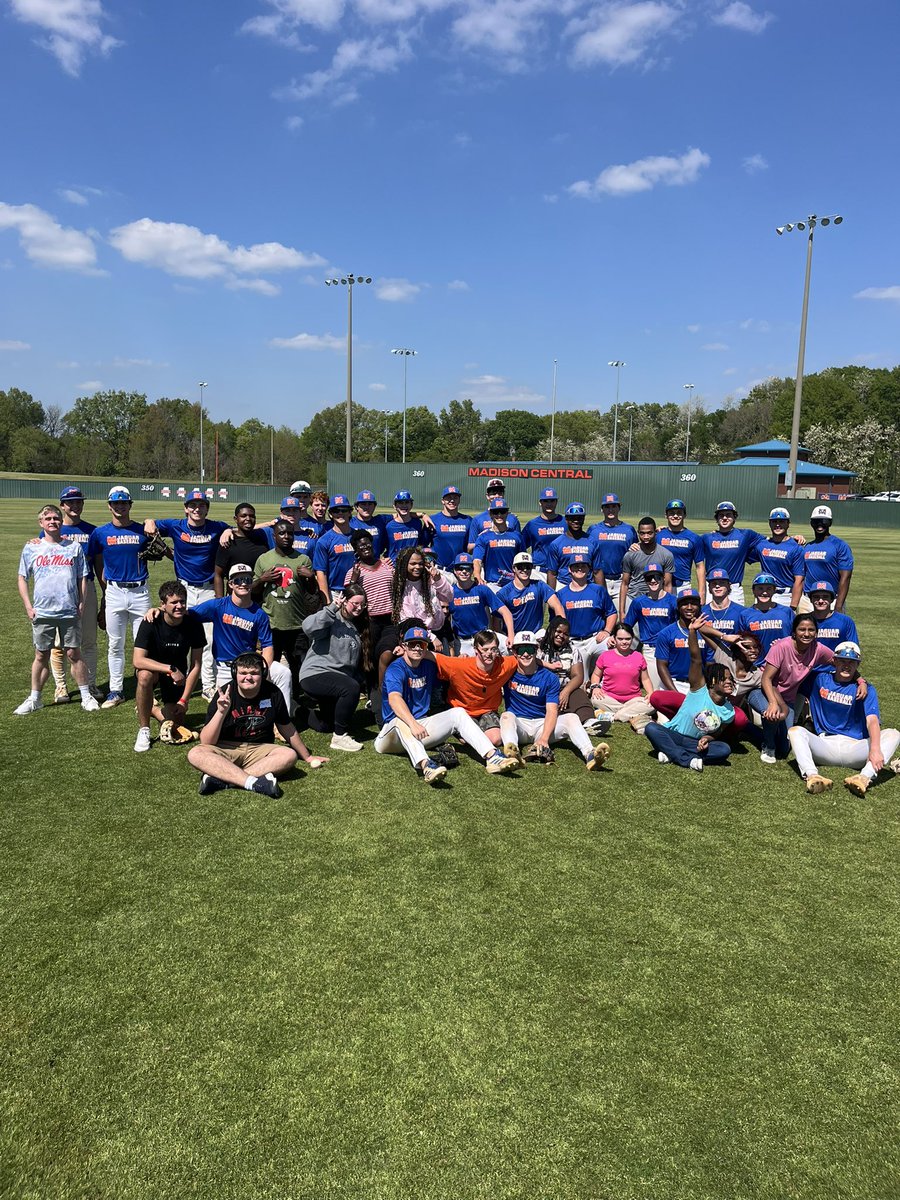 Jaguar_Baseball's tweet photo. So great to have the Mighty Jags join us today at practice, we look forward to seeing them throw out the first pitch next week in our series versus Germantown!. #gojags https://t.co/S9J4Tk5Mzl